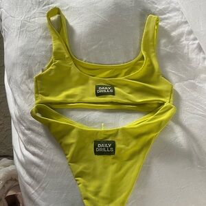 DAILY DRILLS swim suit - size medium yellow - Zilker Color